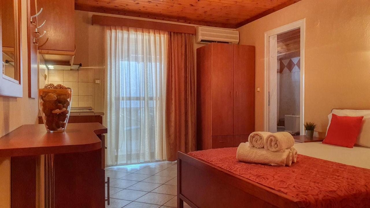 Rodon Garden Centre Otel Sarti Dış mekan fotoğraf